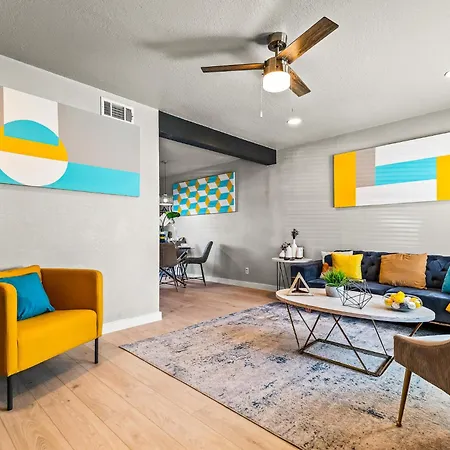 Stylish & Comfy Downtown Gem Irving Parking Apartment